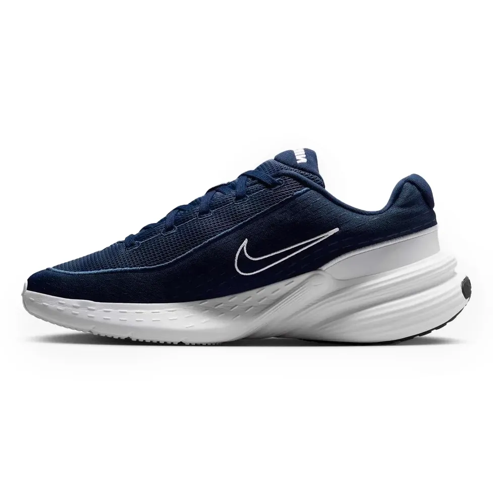 Tênis masculino Nike Uplift SC marinho com detalhes brancos, vista lateral esquerda destacando fechamento em cadarço e solado anatômico.